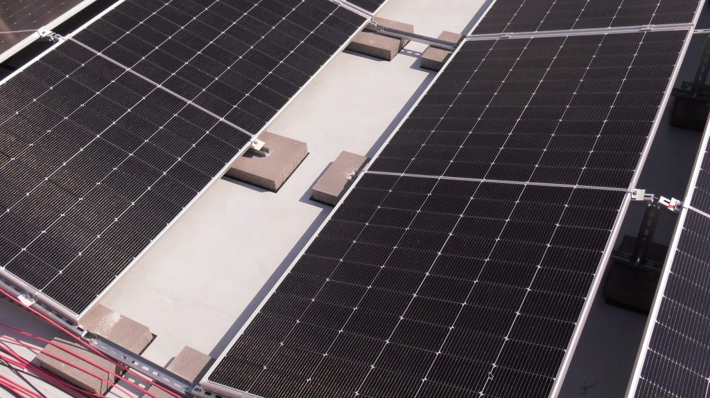 Фотомодулі JA Solar 600 Вт використані в проєкті
